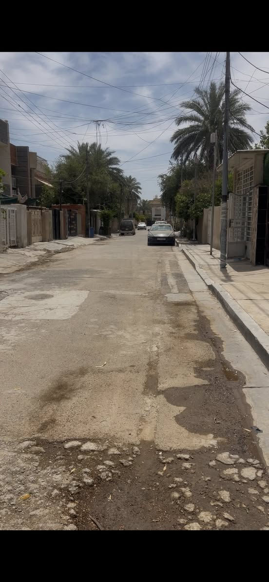 دار للبيع في منطقه شهداء البياع /بالقرب من سوق رضا 
مساحه البيت 170 متر 
واجها 6.80
نزال 25
يحتوي على 5غرف نوم 
واستقبال وحولي ومطبخ  حار وبارد 
للاستفسار ***********
