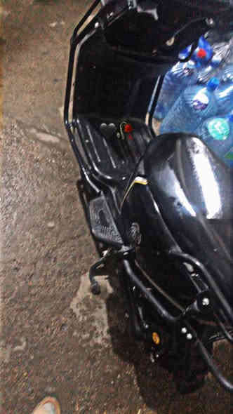 سلام عليكم 
دراجه شحن نوع سكنز
كلشي شغال ما بيهه اي نقص 
سرعه ١٠٠حقيقيه ٧٠ 
تمشيك ٤٠ الى ٥٠ كيلو مجربه تحت تطبيق ويز 
يجي وياهه درع حديد حمايه 
مع جنطه تنحط عله دراجه هديه 
سعر 550 الف بيه مجال للطيبين 
رقم ***********  واتساب فقط
