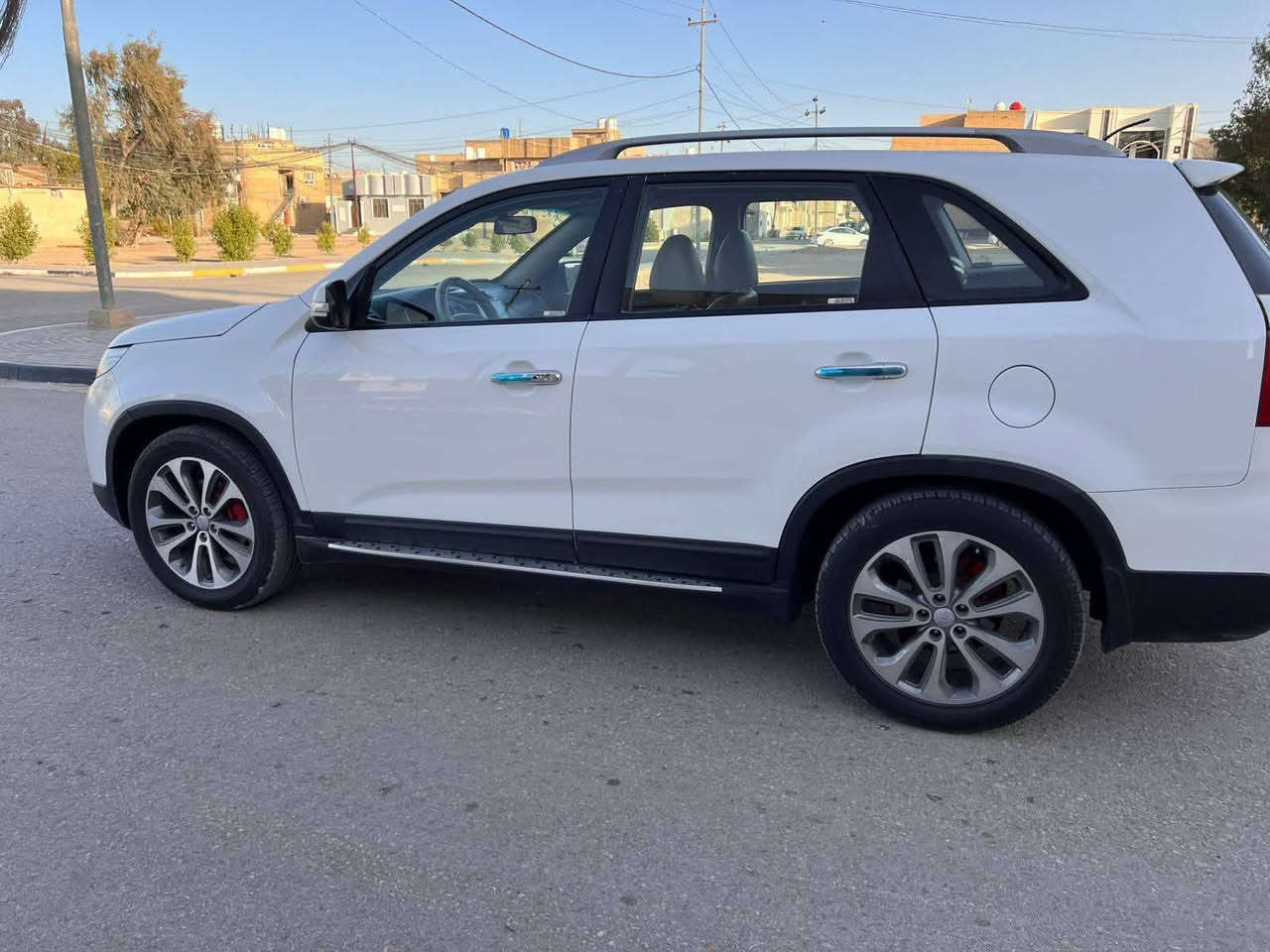 كيا سورنتو 2013 شكل ال 2015 خليجي رقم بغداد
فول واحد على واحد
6 سلندر 
تفاصيل  موضحه بالسونار المرفق 
7 راكب مع كشنات جلد
 حساس امامي خلفي  
 3 قطع تبريد 
 تحكم ستيرن 
قماره بانوراما 
 كامرا خلفيه 
‏ حداديه جديده مكينة مفتوحه ومكفوله گير بلادي كفاله تبريد ثلج ومكفول 
جاهزة بدون اي نقص
رقم بغداد باسمي شرط  التحويل ثاني يوم وسنوية  مراوس حسب القناعه  متواجد
مكان السياره الديوانيه 
السونار مرفق مع الصور 
***********
