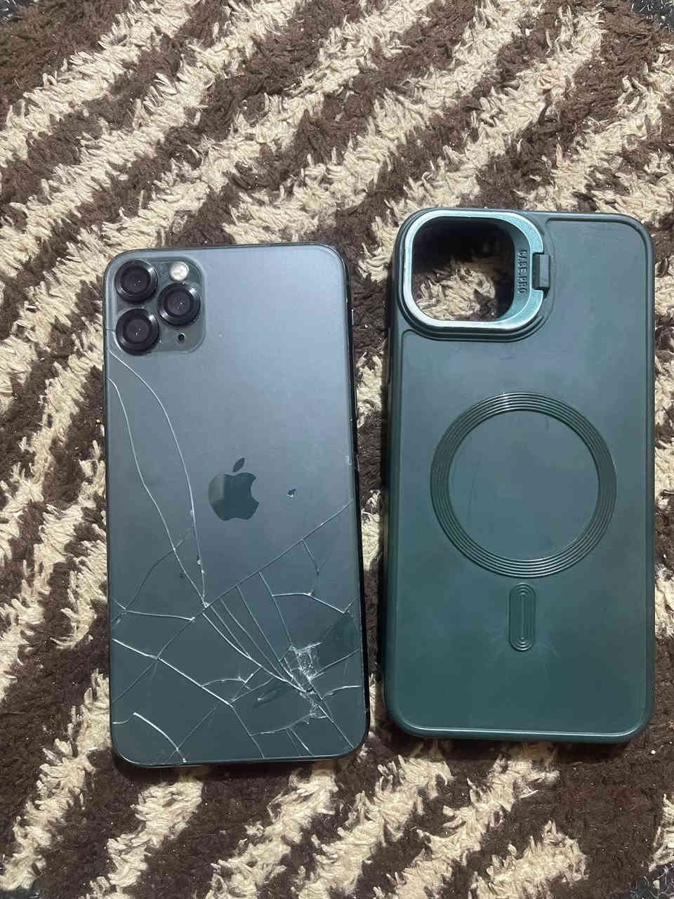 السلام عليكم ايفون 11برو ماكس دبل شريحه ZA جهاز مستبدل بطاريه وضهر فقط  فيس ايدي واكف وضهره حاليا مفطور وشاشه بيه اشويه شخوط ذاكره 64 تاخذه من باب البيت اي مشكله بي يرجع مكاني نجف سعر 300وبي مجال 
***********
