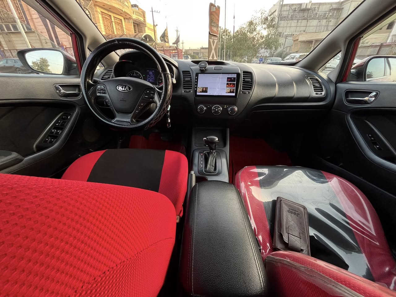 السلام عليكم / كيا فورتي 2015
وارد امريكي بيها قطعتين باب وجاملغ
محرك 2000 / ماشية 129 الف حقيقي
رقم بغداد /مكانها بغداد
مواصفات / شاشة كامره دوارة 
3 وضعيات قيادة 
ارضيات جلد / اشاير بالمري وبعد المواصفات العادية 
السعر 105 
للاستفسار : ***********
***********
