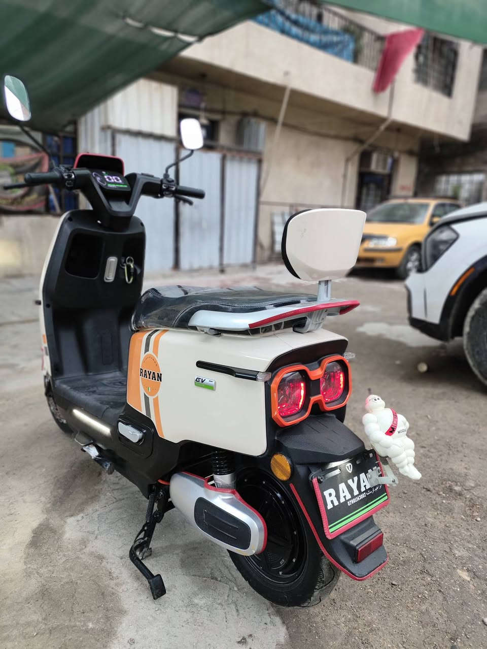 السلام عليكم دراجة شحن ريان ام عيون جديد زيرو اصدر حديث استعمل 15يوم 6بطارية كبير ***********سعر 750بيها مجال عنوان بغداد سوك الغزل ملف بقدرة 1500واط سرعه 60حقيقي
