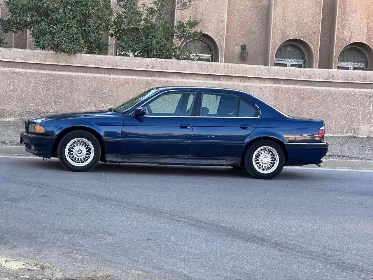 بي ام خفاش حجم 740 موديل 1995 اصل 

رقم بغداد. دولي سنويه وهزه ورقم كله جديد

للبيع او مرارس حسب القنعه متواجد وات ساب

محرك وكير مكفولات ممفتوح ولا مجفت جديد 

تبريد شغال ثلج كلش بارد منضومه حديده كلها 

منضومت مي كلها مبدلها حماوه ثابته نص عدل 

صدر الخلفي جديد المامي يريد بوش زيتيه فقط 

كهربائيات مملعوب بيها وكلشي بيها شغال بلادي 

السياره فول مواصفات للخير وكلشي بيها بلادي 

صبغ عام بدون ضرر بدون خياس بدون تبديل 

السعر 57 ورقه وبي مجال بصيط للشراي انشالله

العنوان بغداد حي الجامعه ***********. ممتواجد ع النت بغداد, العراق
