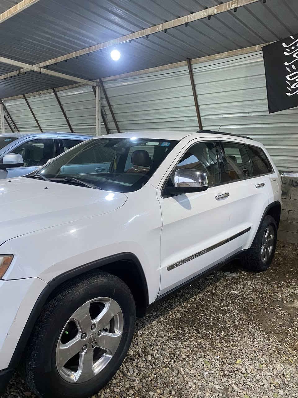 السلام عليكم
جيب 2013
رقم بغداد بسمي تحويل ثاني يوم 
داخلة كلين بدون حادث 
ماشية ١٠٨ الف حقيقي 
السيارة حلوة 
العنوان ديالى جديدة الشط 
للستفسار ***********
