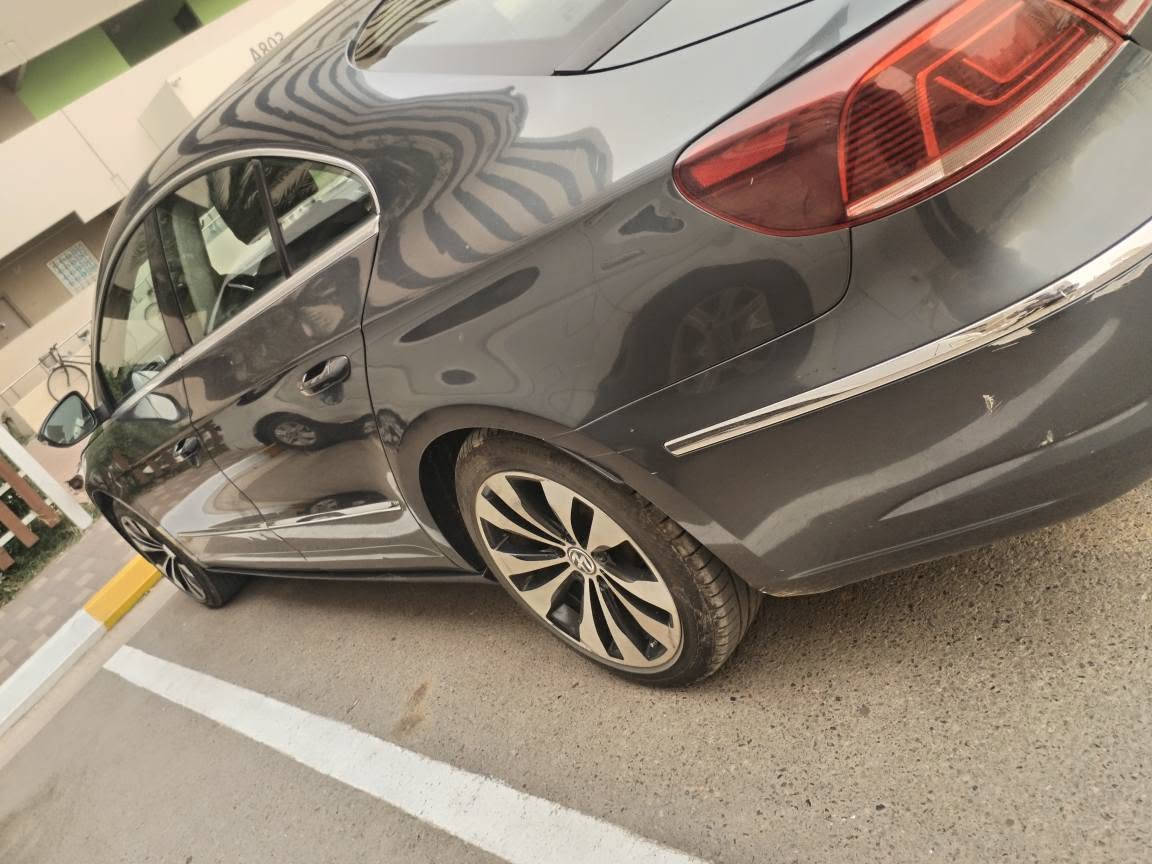 فولكسفاكن باسات سي سي خليجي /vw Passat CC  🇩🇪🇩🇪 
موديل 2012
المواصفات :
محرك 2000 تيربو (المرغوب) 
كير 6 نمر DSG (المرغوب) 
تبريد ثلج قطعتين
ABS + ESC Stabilization control
تشغيل بصمة
سايد بريك كهربائي
كاميرا وحساسات 
اوتو هولد 
مرايات كهربائية 
شاشة بلادية 
بردة كهربائية بلادية 
تحكم ستيرن كامل 
لايتات نهارية زينون 
ويالة بلادية حجم 17 
ماشية 170 الف كيلو قابل للزيادة 
رقمها بغداد انكليزي الجديد وسنوية مشروع وطني باسمي وتحويل ثاني يوم 
سيارة نظيفة ومال جناي دهن كلة موتل اصلي ومي راديتر اصلي بيها ضربة  الجاملغ الامامي عكس السايق فقط والباقي مكفول 
السعر 100 
 
للاستفسار الاتصال *********** بغداد, العراق
