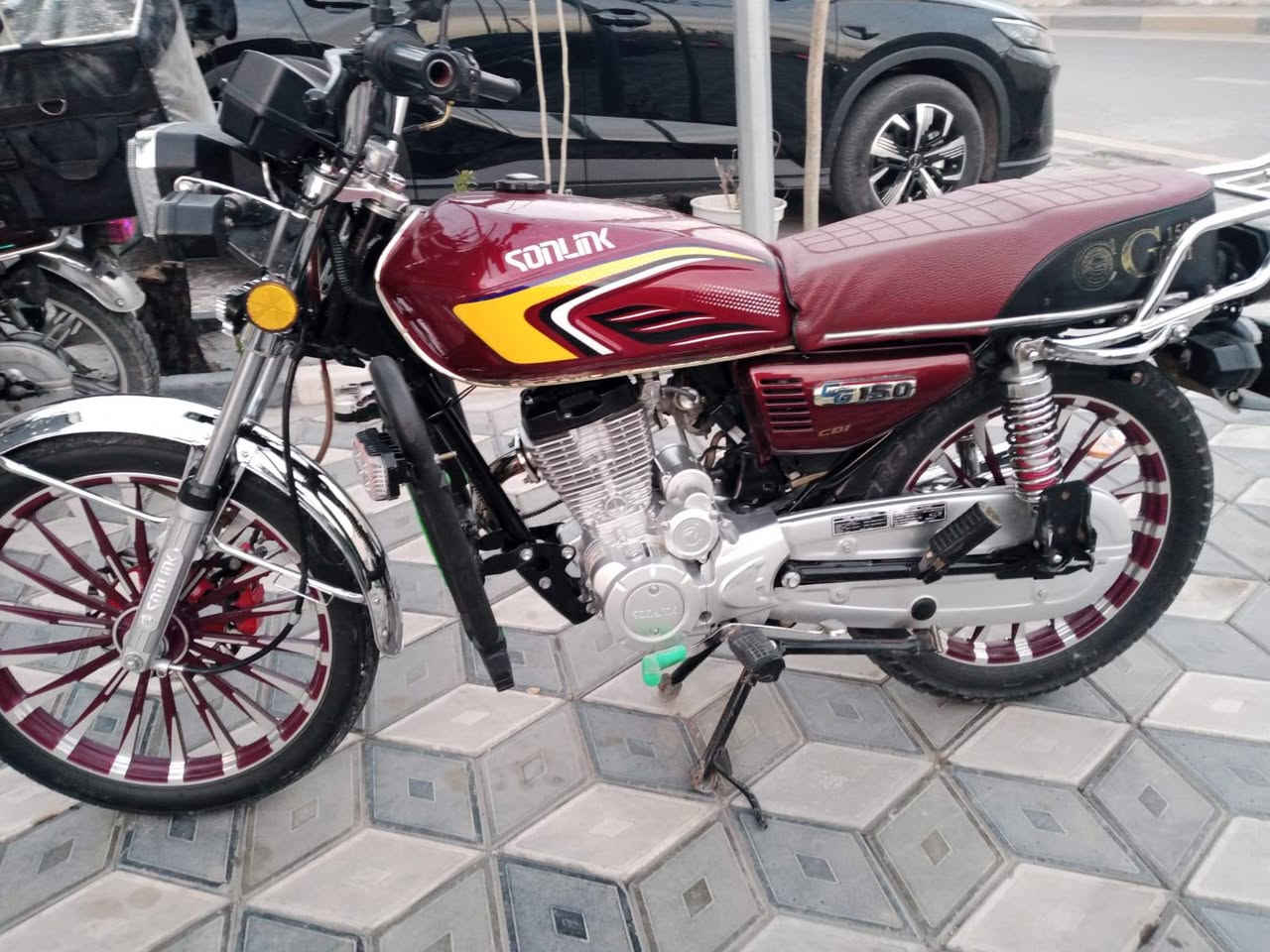 يولد دراجه سيفان مكينه أنضف منل جيس مديل 24نازله بل25دراجه بحالة الوكاله تجي عليها وشوفها وأذا بيها خيط تبخير أو شي واحد ما عجبك اني انطيك دراجه بلاش دراجه مكمركه يعني تترقم سعرها500وبيها مجال بس كلش مستعجل عله بيعتها لأن اخوي مريض عده صرطان بدم وأريد أخذه للهند هاذه رقمي مكاني بغداد***********
