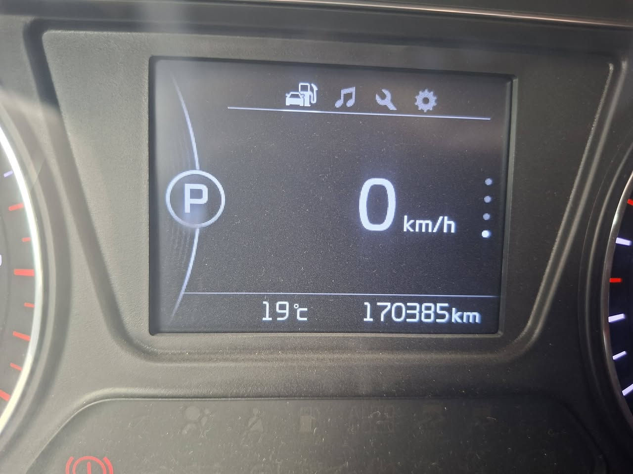 السلام عليكم سورينتو موديل 2018خليجي suv بدون صبغ السيارة فول ما عدا البانوراما ماشية 170.000 رقم اربيل سيارة مال جناي اي نقص ما بي بيها ضرر بسيط موضوح بل الصورة من  يم الراكب المكان السليمانية***********
