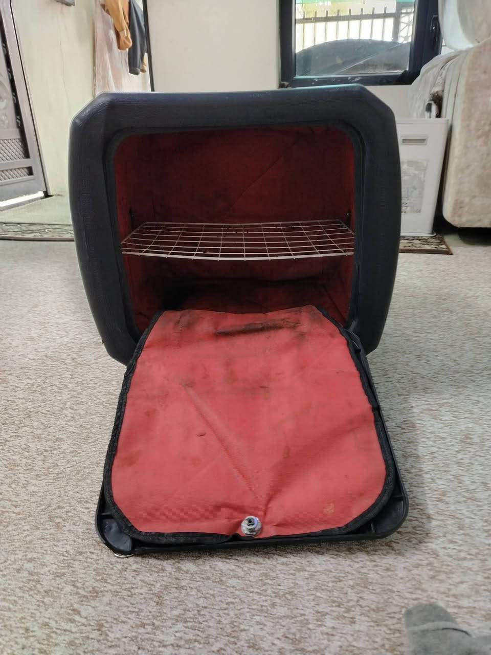 صندوك دلفري للبيع بعده جديد وحجمه جبير سعره 30 فقط بي كسر اصغير  اموضح بل صوره
***********
