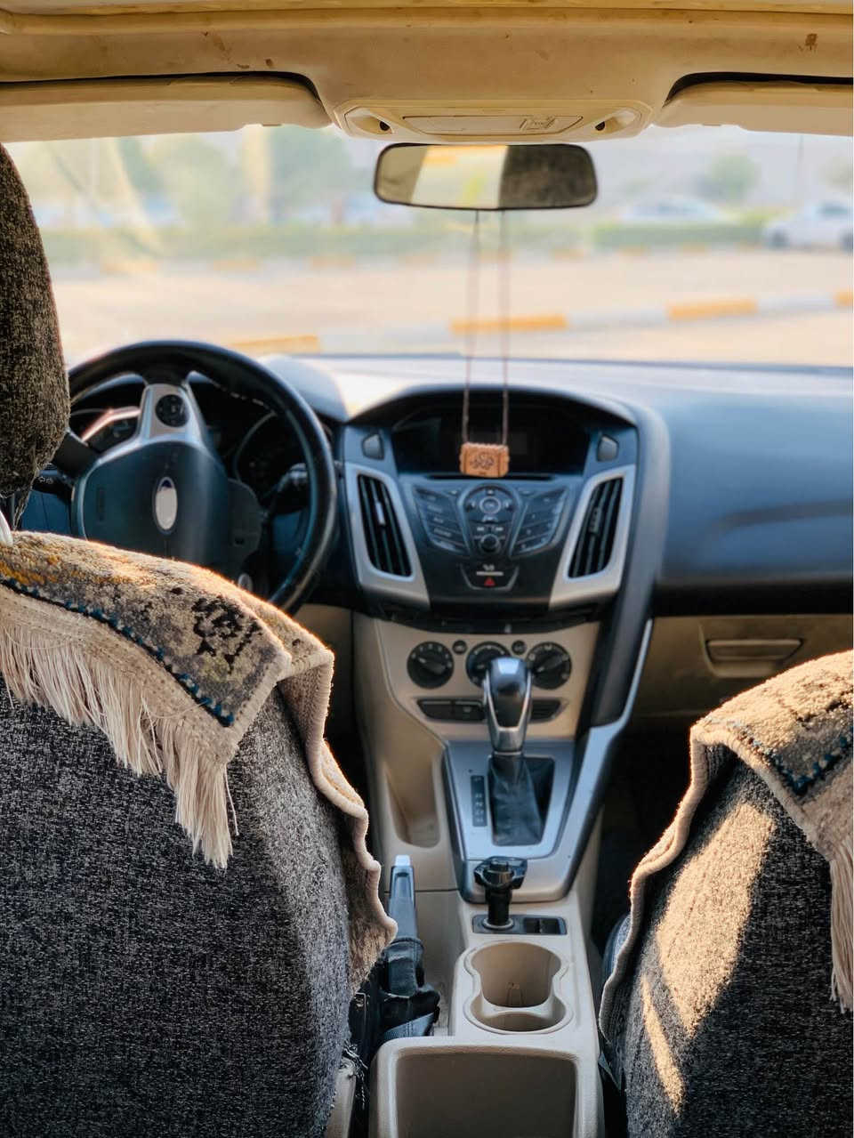 بسم الله الرحمن الرحيم
فۆرد فۆکس ٢٠١٣ شریکە نیفا
بۆیاخ نییەتی بستێک ساردی هەیە 
١٨٤ هەزار رۆشتووە   تاقم پێشی تازە گۆراوە 
تەقە و رەقی بە شەرت ٣ گەڵا غەرامەی لەسەرە 
سلایدە و چوار جام کارەبا و حاسەیە
نرخ ٩٠ معامەلەیە 
***********
*********** أربيل, العراق
