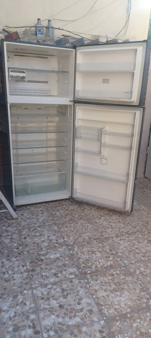 ثلاجة فريز شغالة  نظافة 90% السعر 225
للاتصال ( ***********)
