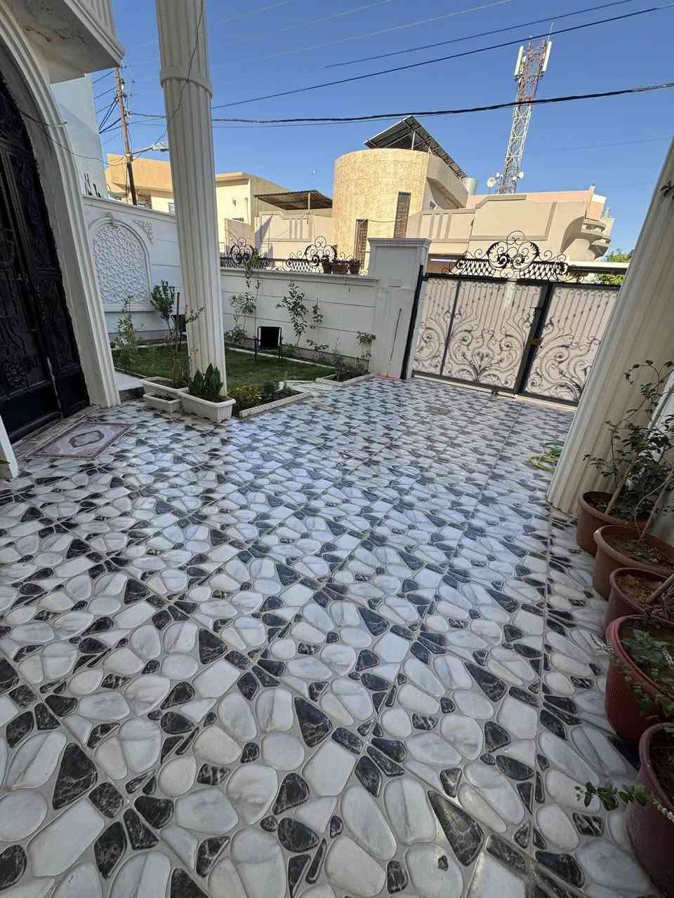 عقارات للبيع واجهة ١٢.٥ نزال ٢٠ موقع مميز مقابل جامع السلطان عبدالحميد الثاني وقريب على محطة تعبئة الخضراء طابو صرف بأسم شخص واحد للاستفسار الاتصال على الرقم 
***********
