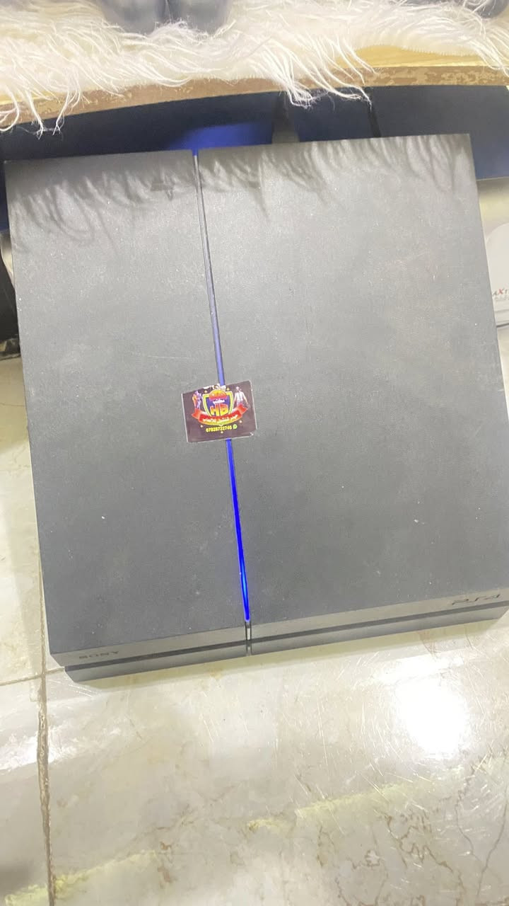 بلي4 فات مهكر مع 3جوستكات وبلازمه تكنيك حجم 42للبيع اليريد يراسلني او ***********
