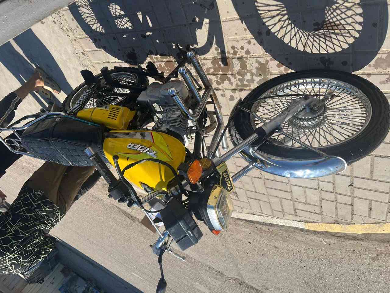 السلام عليكم دراجه تايكر للبيع شغاله نكره دراجه نضيفه وسعر مناسب الاتصال عله رقم لمعرفت السعر ‏
‪***********
