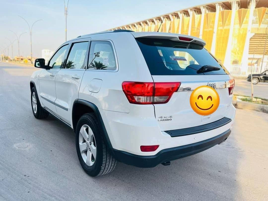 السلام عليكم جيب لاريدو موديل 2013 وارد خليجي مكفوله كفاله عامه من التبديل والصبغ والضربه كفاله حتى من البارد حره تحويل شوكت متريد
 فول مواصفات 1/1
بصمه تشغيل + دخول ذكي
فتحه سقف
كشن جلد+  تحكم كهربائي
كشنات خزن ميموري
مري تعتيم الجوانب والوسط + نقط عمياء
4×4
محرك 6 سلندر 3600
نضام صوت
حساس امامي خلفي وبعد بيها هوايه مواصفات
ماشي 91 حقيقي السياره جدبده بمعنى الكلمه
السياره جديده وجاهزه من جميع النواحي
العنوان الناصريه الشطرة
الموبايل 📱*********** 
السعر 190 وبي مجال حك الجية
