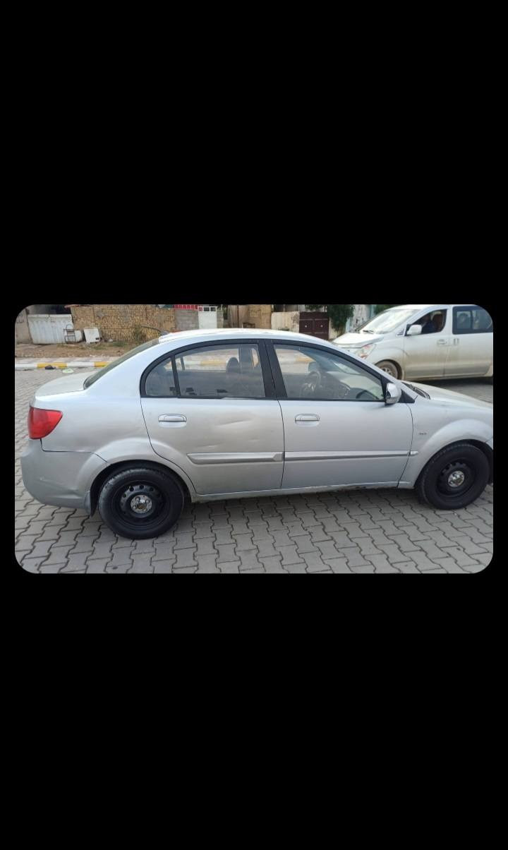 السلام عليكم سيارة للبيع نواع كيه ريو موديل 2009دوات دوات دوات بيه كصه جنطه متومه طبق الأصل أربيل السعره 30ورقه وبيه مجال سيارة مكينه كاز كاز كير مكفوله حدي جديد كهربيه كله شغل وسياره موجود في محافظة البصره واني مكلف بلنشر نتصل على رقم موبايل ***********
