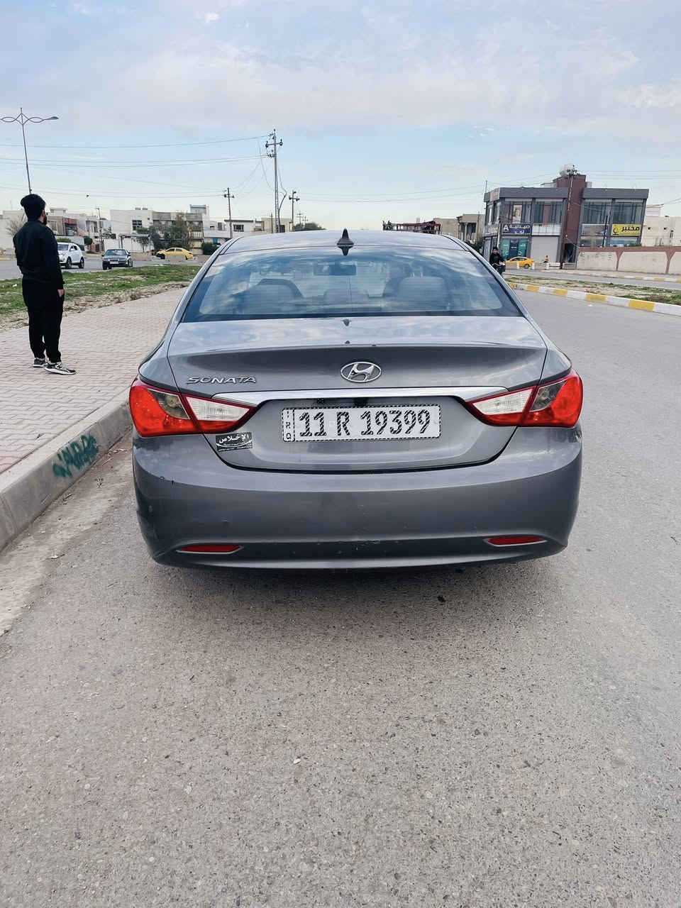 سلام عليكم
للبيع سوناتا 2011 وارد امريكي 
محرك 2400 
كير اوتوماتيك 6 نمر 
داخل رصاصي 
ضرر جاملغ وباب سايق 
وجاملغ خلفي بي صبغ قليل 
رقم بغداد دولي باسمي 
سنوية لــ 2030 
شرط التحويل والغرامات 
مكانها كركوك 
السعر 105 وبيها مجال قليل 
***********
