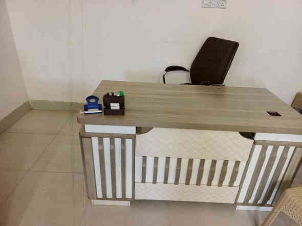 ميز مكتبي
جميع قياسات
كراسي ثابت دوار جديد وباله
***********
المكان الرفاعي يم افران
النجفي
محل قاسم
