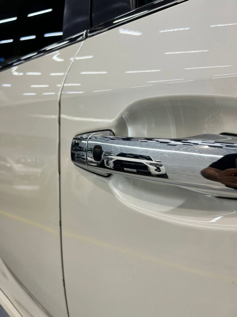 السلام عليكم
لاندكرور 2014 🇯🇵🇯🇵 gxr 

السياره جديده جداا بحاله الوكاله السيارة❗️❗️❗️❗️ مغلفة PPFافلام الحماية 

 ✅✅ ماشي170  الف حقيقي 

كل اغراض شركه وياه وبصمتين شركه 

المواصفات فول 

 🛑 شاشه جبيره 
🛑 كاميرا4….365درجة 
🛑 مرايات شفط 
🛑 حساسات 
🛑ً شغال 
🛑 زراك لايت 
🛑 كشن ٣ دكم 
🛑 اريباك ٨ 
 🛑 سلايت 
🛑 كشنات جلد بلادي 
🛑 لايتات زينون 
🛑ثلاجة

السياره محرك ٦ سلندر 

مكانها بغداد  نفق الشرطة حي الجامعة  او الاعظمية هزه وفحص و تحويل كله جاهز 
رقم اربيل 

 السعر 390 

☎️ ***********
