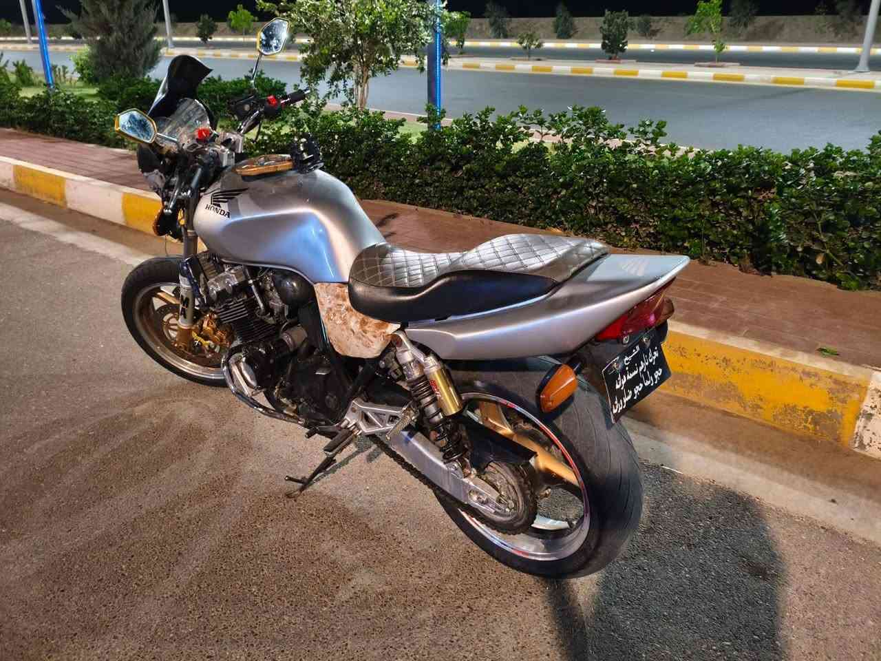 سلام عليكم
دراجه هايبر حره

للبيع موديل 2004

دراجه يردله ادامها ابلكات وشوته

السعر مليون 750 وبيه مجال

مراوس يرهم

حسب القناعه الشراي يتصل ***********
