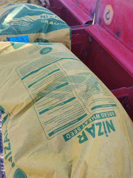 السلام عليكم
يتوفر بذور حنطه نزار بنت المغلف نظيفة 
الكميه 2 طن الموقع قرية الزرارية 
***********
