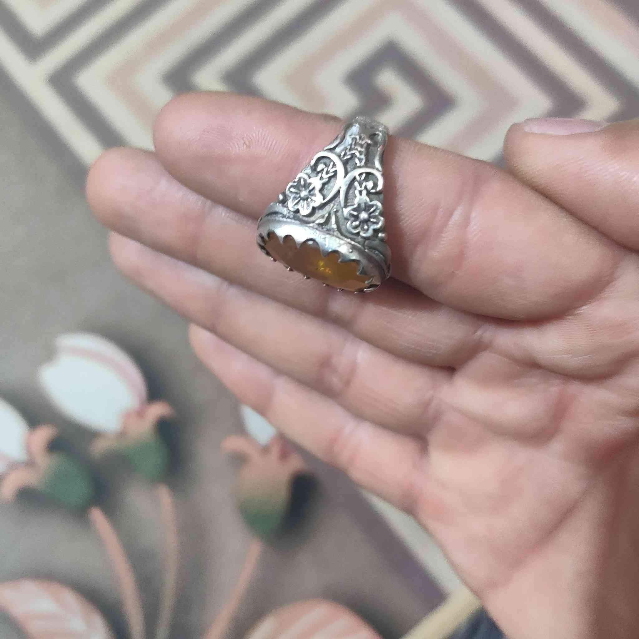 سلام عليكم ورحمة الله وبركاته 
ياقوت اصفر فضه 925
سعر 75 قياس 22


**إذا كنت صاحب هذا الإعلان وتريد حذفه لأي سبب، رجاءا أرسل رسالة إلى الدعم الفني**