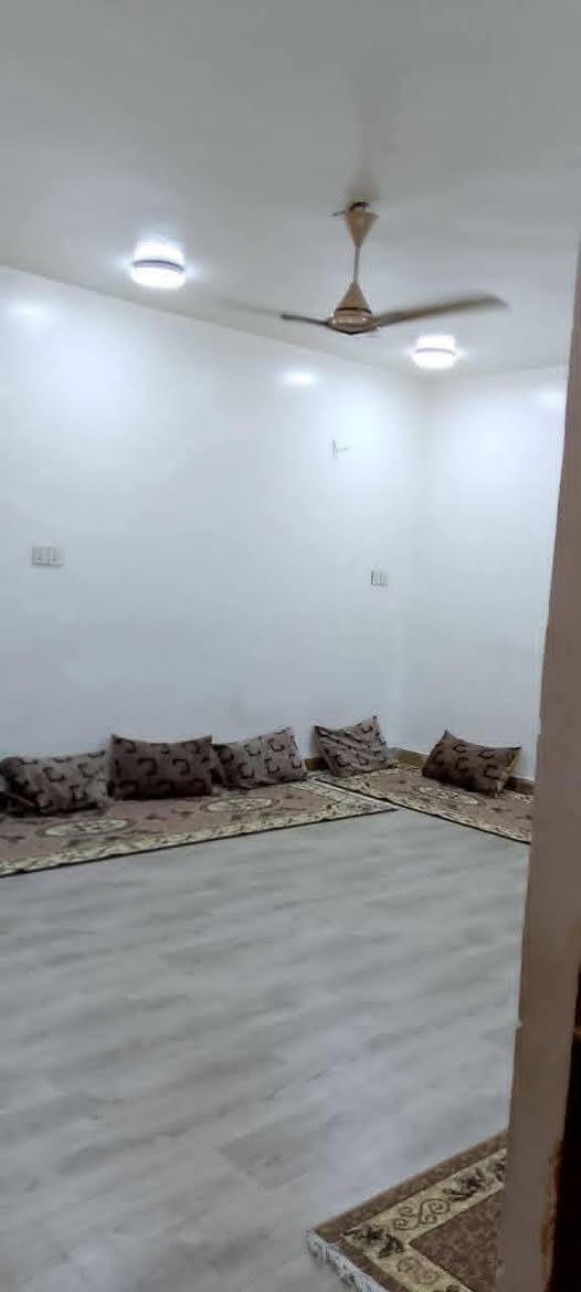 السلام عليكم
دار للييع المساحه 150
الواجه 10
النزال15
ترميم حديث سنه 2022
تأسيس كهرباء وصحيات ومجاري وتأسيس كامرات وستلايت وابواب  
يتكون من استقبال وخمس غرف نوم ومطبخ وخدمات وثلاث صحيات
الموقع/النواب ضباط تقاطع الزهور اول فرع مقابل المضمد ابو صباح
علمآ البيت قريب علئ الشارع العام
الاتصال/ ***********
***********
او المراسله علئ الخاص
