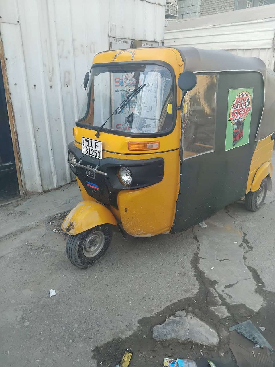 ٢٠ للبيع نضيفة بيها ضربة بالصفحة ومعمرة دوس جاهزة كبل لشارع نكليزي بسمي *********** السعر ٦٧٥٠ وبيها مجال
