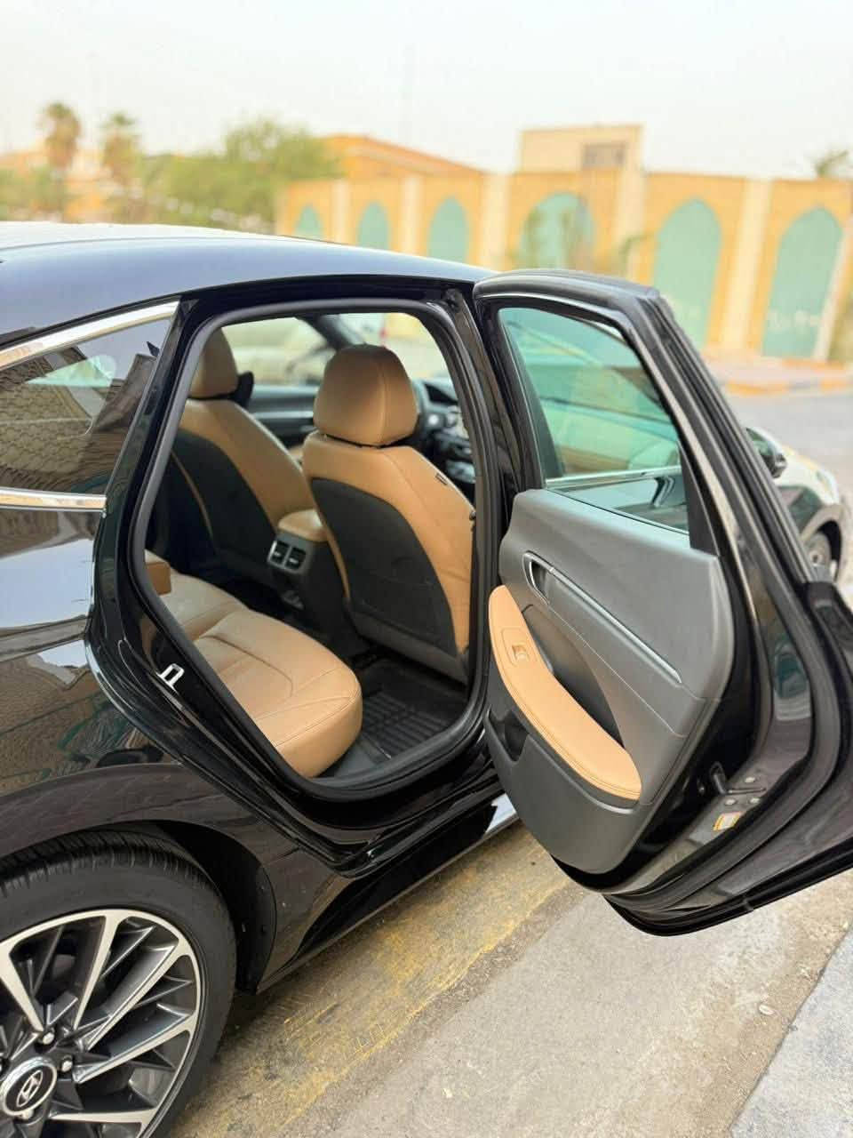 سوناتا 2022 لمتد اعلى فئة 1/1  Vip
لون  اسود  بانوراما ماشيه  46  ألف
(( حادث جاملغ مبدل نفس لون وبنيد جزء منه صبغ لغد وشاصي مكفول  )) 
بدون ارباك بدون دواخل 
المواصفات : 
((السياره تتقدم وترجع بالريمونت))

.داتا شو عرض على الجامه الامامية
.محرك 1600 تيربو رياضي 
.داخل جلد جملي مميز  
.خمس كامرات 360 درجة 
.رادارات 360 درجة 
.كراسي كهرباء امامي  
.كرسي خزن ميموري
.كراسي جلد ( تدفئه + تبريد )
.رادار مانع تصادم 
. رادارت جانبية ( تحذير النقطة العمياء ) 
. هاندبريك كهرباء 
.اوتو هولد
. تحكم ستيرن جهتين 
. كير رياضي بل ستيرن 
.جنطة كهرباء ذكيه عند الاقتراب تفتح
. عدادات ديجتال تتغير الوانها مع وضعيه القياده
.اناره لد بالدشبول والابواب تتغير عن طريق الشاشة 
. اضاءة خلفية ليد 
. ويل كب الكبير 
. تشغيل عن بعد
. وضعيات قيادة عدد 4
. تحديد سرعه 
. تحديد مسار
. سماعات نظام Bose العالمي 
.كاميرا جانبية مع تشغيل الاشارة
. شاحن لاسلكي ( wireless ) 
.ماسحات اوتو ويا المطر تشتغل وحدها 
تخم تاير جديد وباتري ايضاً جديد
وبعد بيهه هواي مواصفات
رقم اربيل ومكانها بغداد
 اي استفسار ***********
