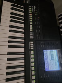 Yamaha PSR A2000 مع ستاند للبيع 🔒🔒 ب 800 للتواصل 07705509250