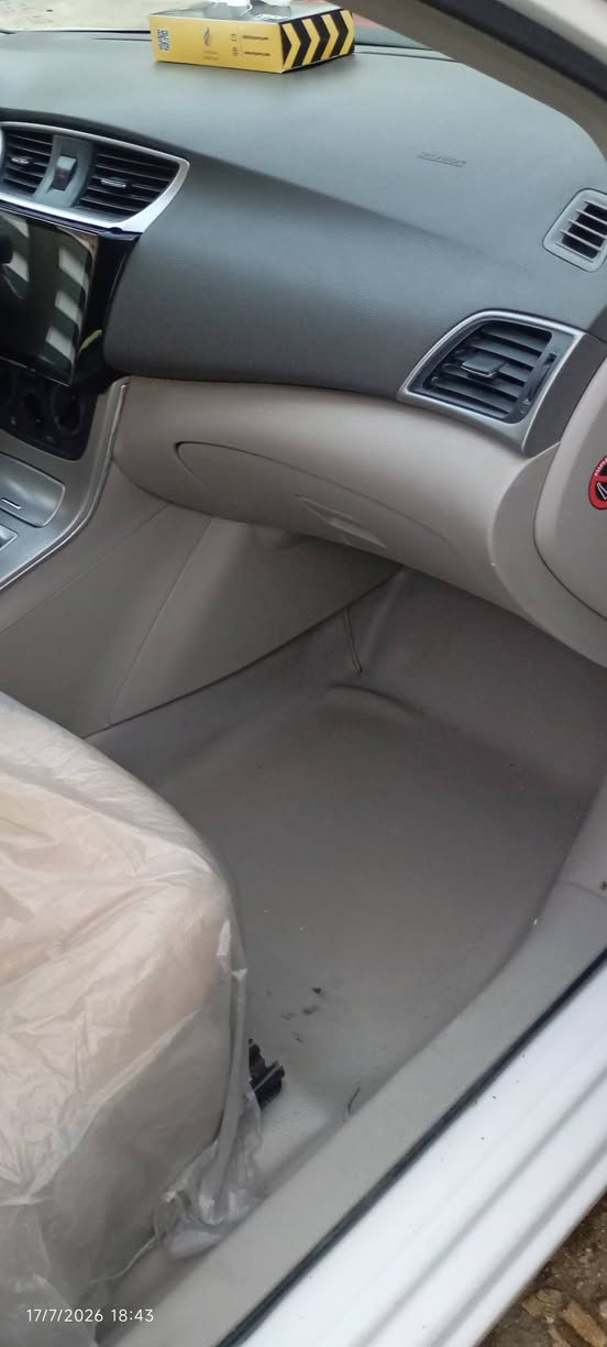 نيسان سنترا وارد خليجي موديل 20 سياره خير من الله  مكينه كير تبريد تدفئه  كامرة دواره شاشه  حساسات خلفيه محرك 1600  ارظيه جلد  سيارة مال بيت وخير من الله رقم وهزة جديده بصرة تحويل يوم ثاني سنويه لغايه 2031 بيه بارد كد شبر بلباب خلف السايق مكانه شط العرب *********** سعره110 وبيه مجال
