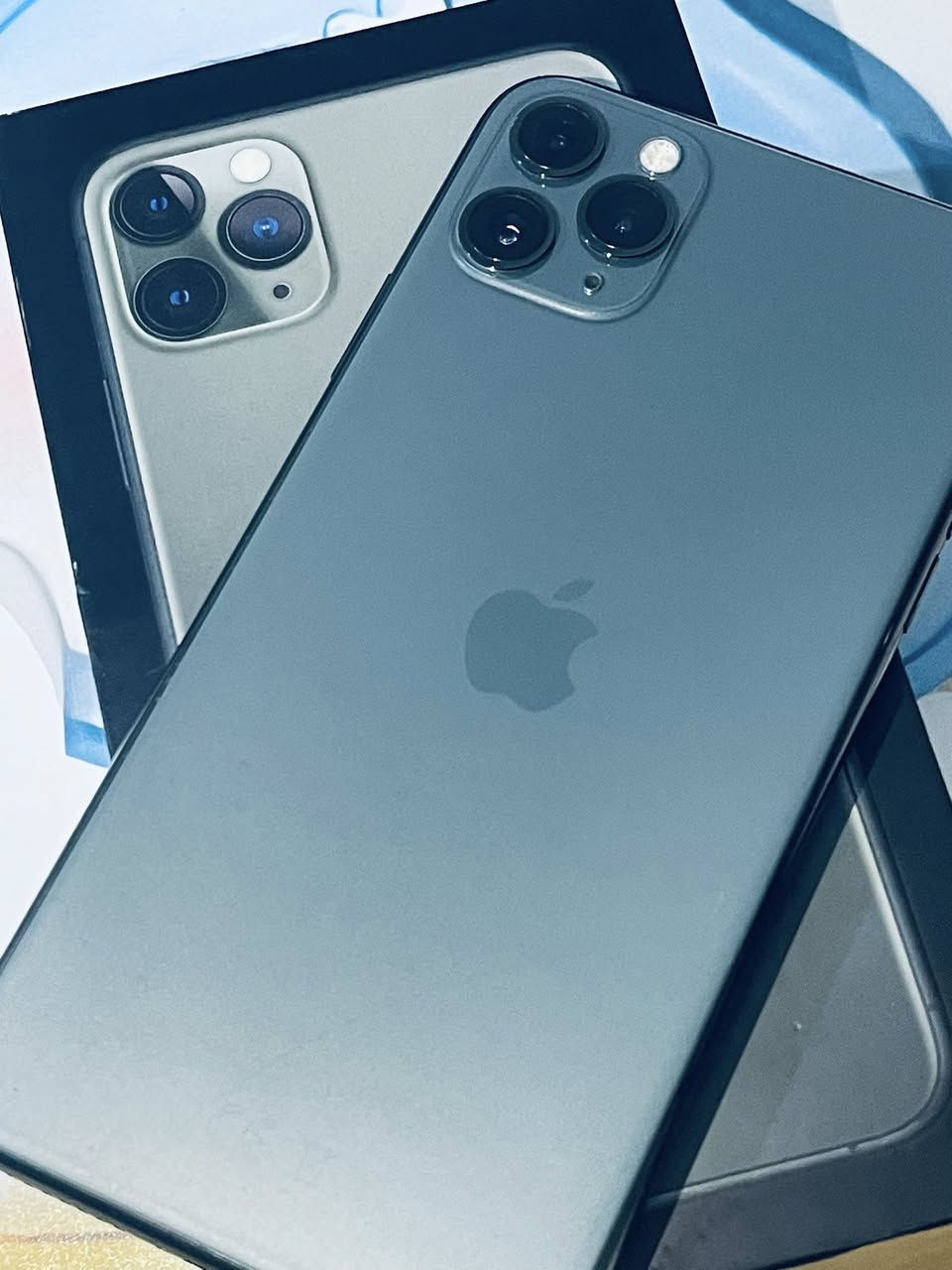 مرحبا
ايفون 11 برو ماكس
فول نضافه جديد 
ذاكرة ٢٥٦ 
مبدل شاشة اصلي ثلاث خيارات
السعر ٢٩٠ نهايه
لا تكسر سعره
***********
