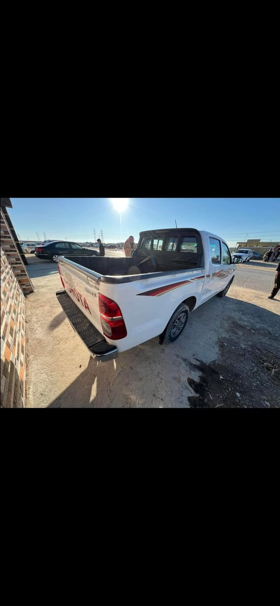 سلام عليكم 
بكم هايلوكس للبيع سعودي 
موديل 2014 كلين 
كير ومحرك شرط 
تواير وصدر جدد
السعر 200 وبيها مجال للطيبين 
الرقم ***********
