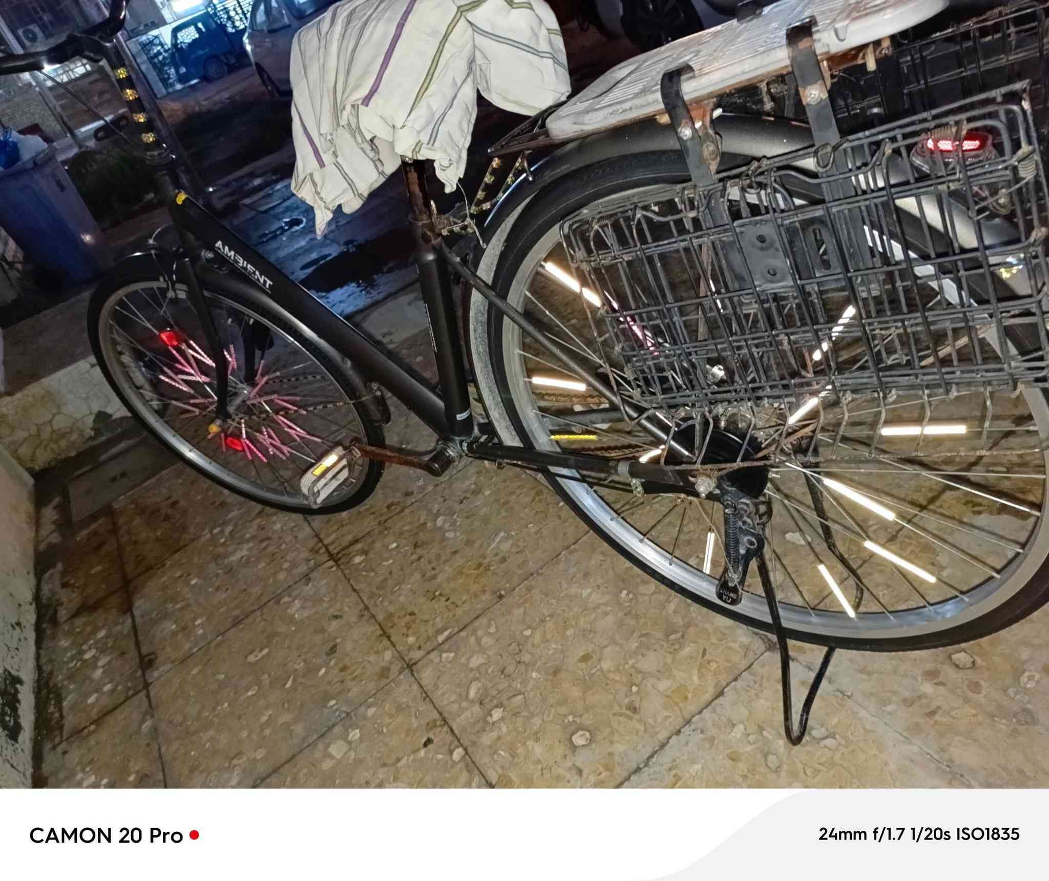 السلام عليكم 
شباب بايسكل للبيع مواصفات كدامكم نضيف 100/100 بايسكل ياباني بس ناقصة بريك امامي بايسكل مختم مديل 2016 مكاني بغداد حي الاعلام سعر البايسكل 80 بي مجال للشراي الشراي يتصل على هاذ الرقم واتساب ***********
