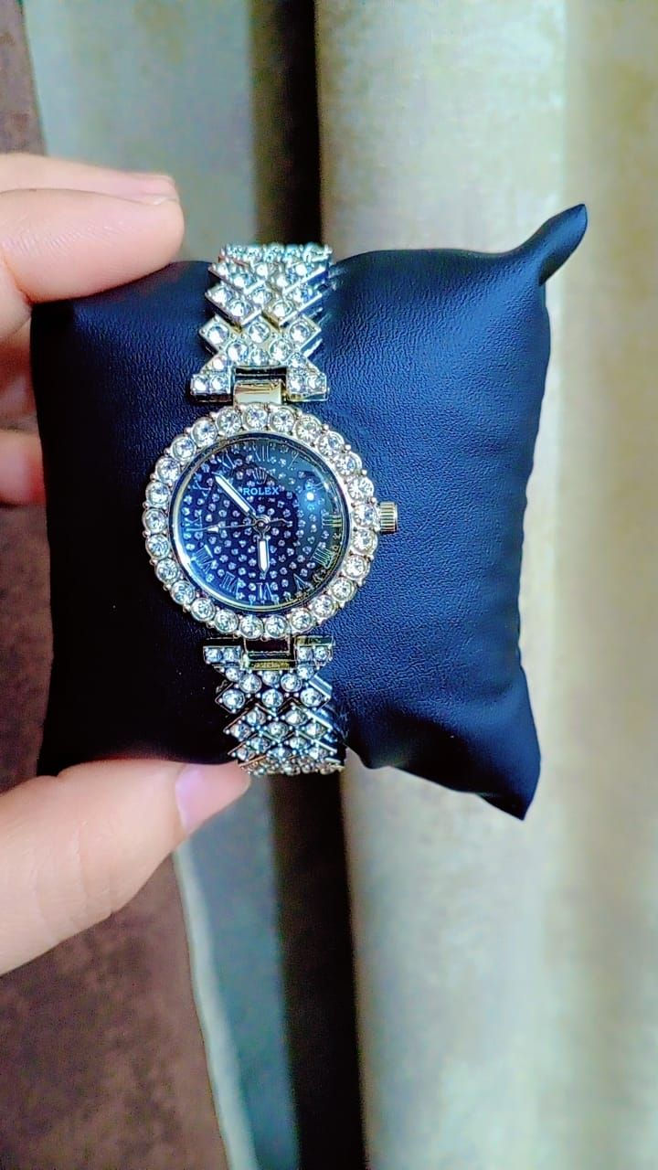 ساعه رولكس نسائي مينا اسود أرقام لاتينيه مطعمة كرستال بالكامل السعر 15 مع التوصيل


**إذا كنت صاحب هذا الإعلان وتريد حذفه لأي سبب، رجاءا أرسل رسالة إلى الدعم الفني**