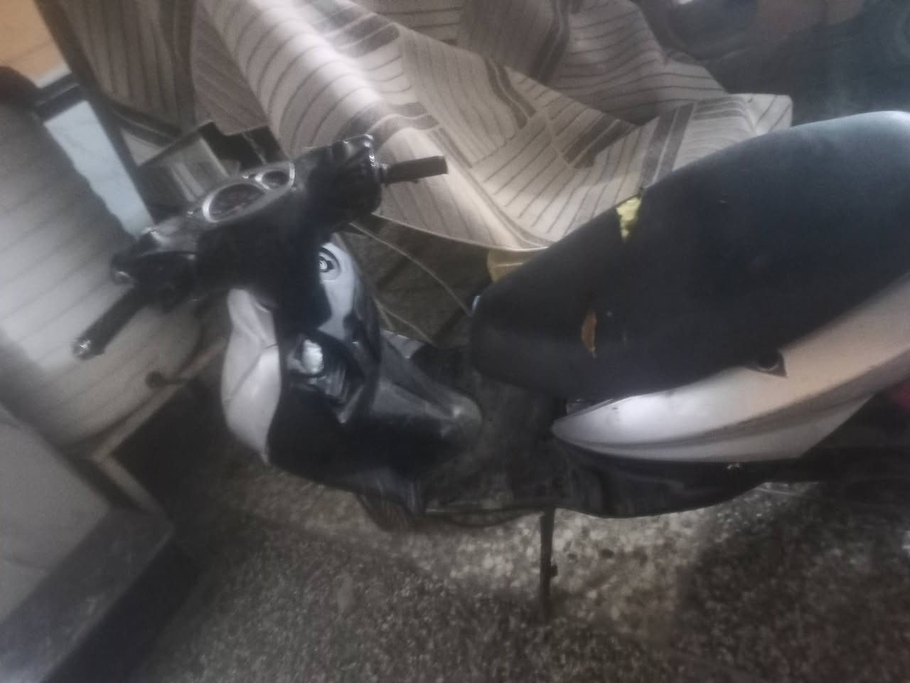 السلام عليكم عندي دراجه سكنس نثيه ياباني 110 الدراجه ابيع كوم حديد الدراجه كاطعه نار فقط. الدراجه نصبه حلوه مالتهه وكامله اريد 200 وبيه مجال حك الجيه مكان بغداد البلديات والشراي ايراسل خاص ويدلل الرقم ***********
