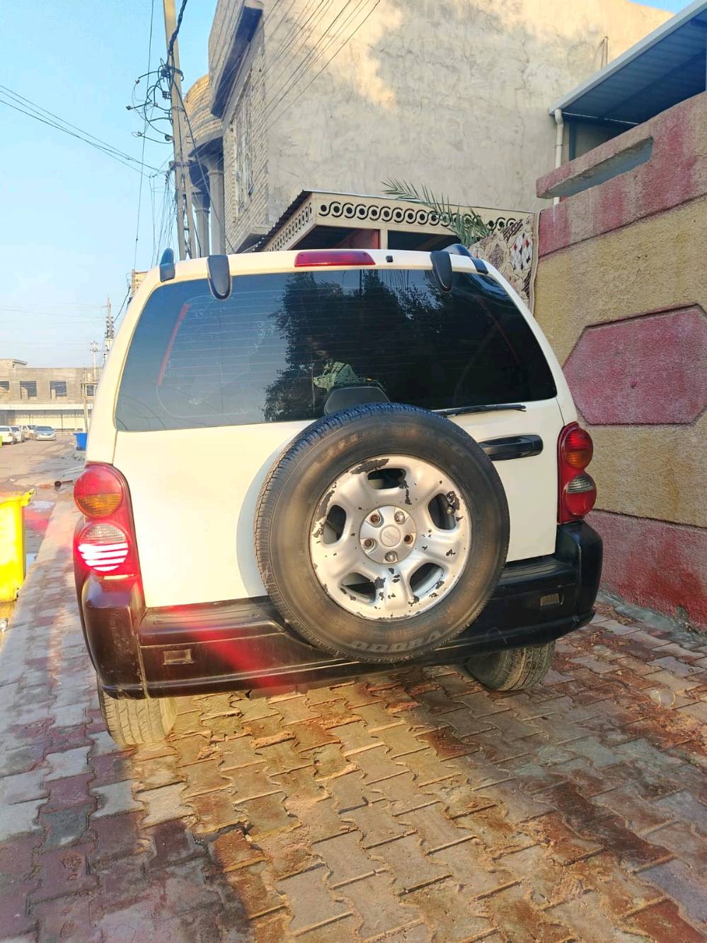 جيب لبرتي 2004 مال مزاد قرصه بعده ماطالع مزاد أربيل علمن سياره مصبوغه عام وكاله  من الضربه القويه تبريد شغال سياره ما عايزه شي بس الحداديه الوره مكان السياره البصره اتعهد  بل وكاله العامه 