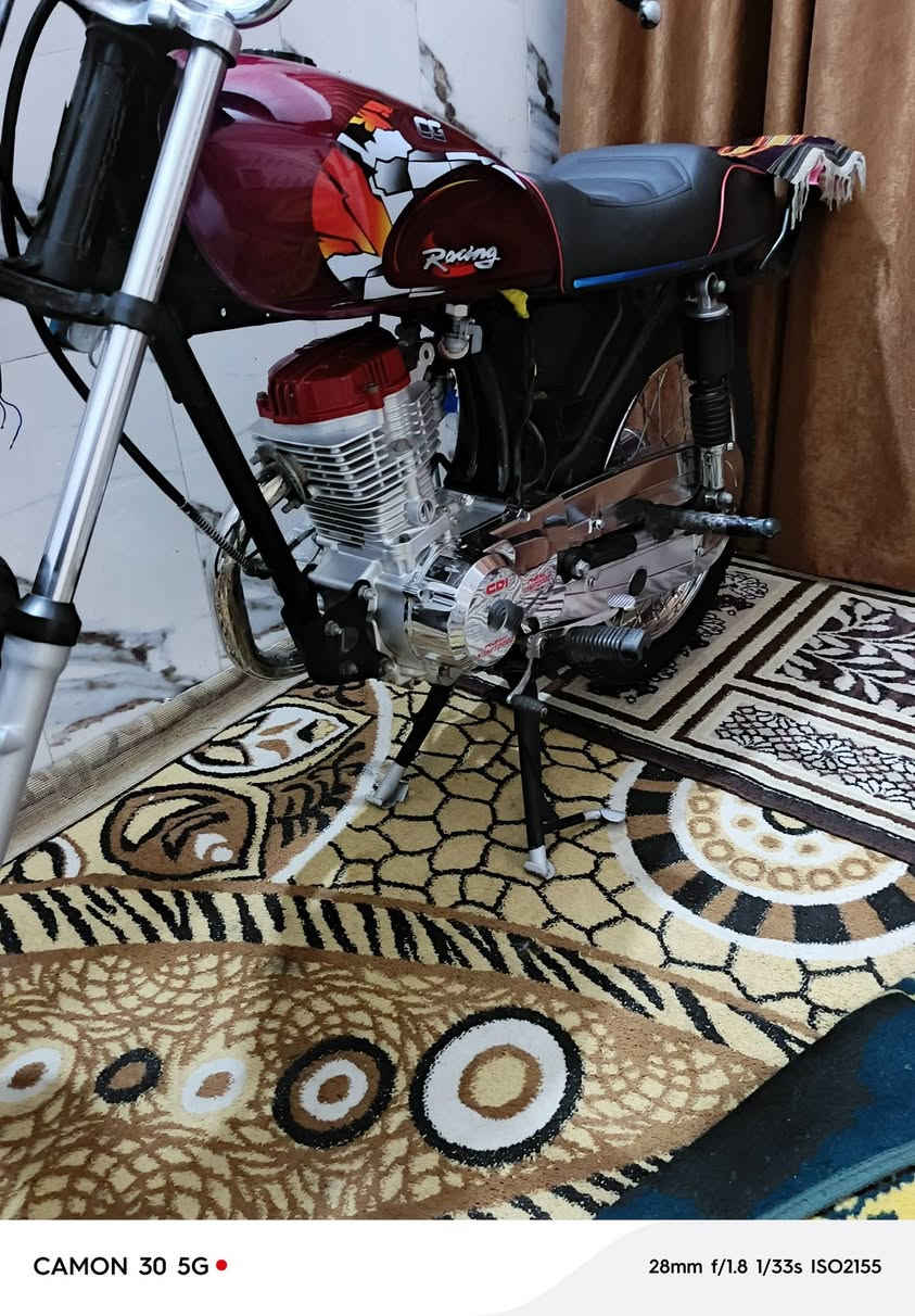 سلام عليكم دراجه تيربو صارله شهرين معمره مكفوله كفاله عامه جديده مثل ماموضح بصوره بدون اوراق السعر 700 وبيه مجال بصيط 
الستفسار ***********
