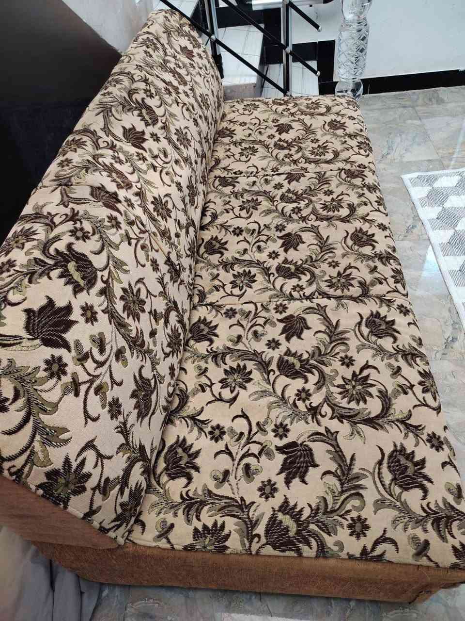 للبيع ب١٠٠ قفل
***********
