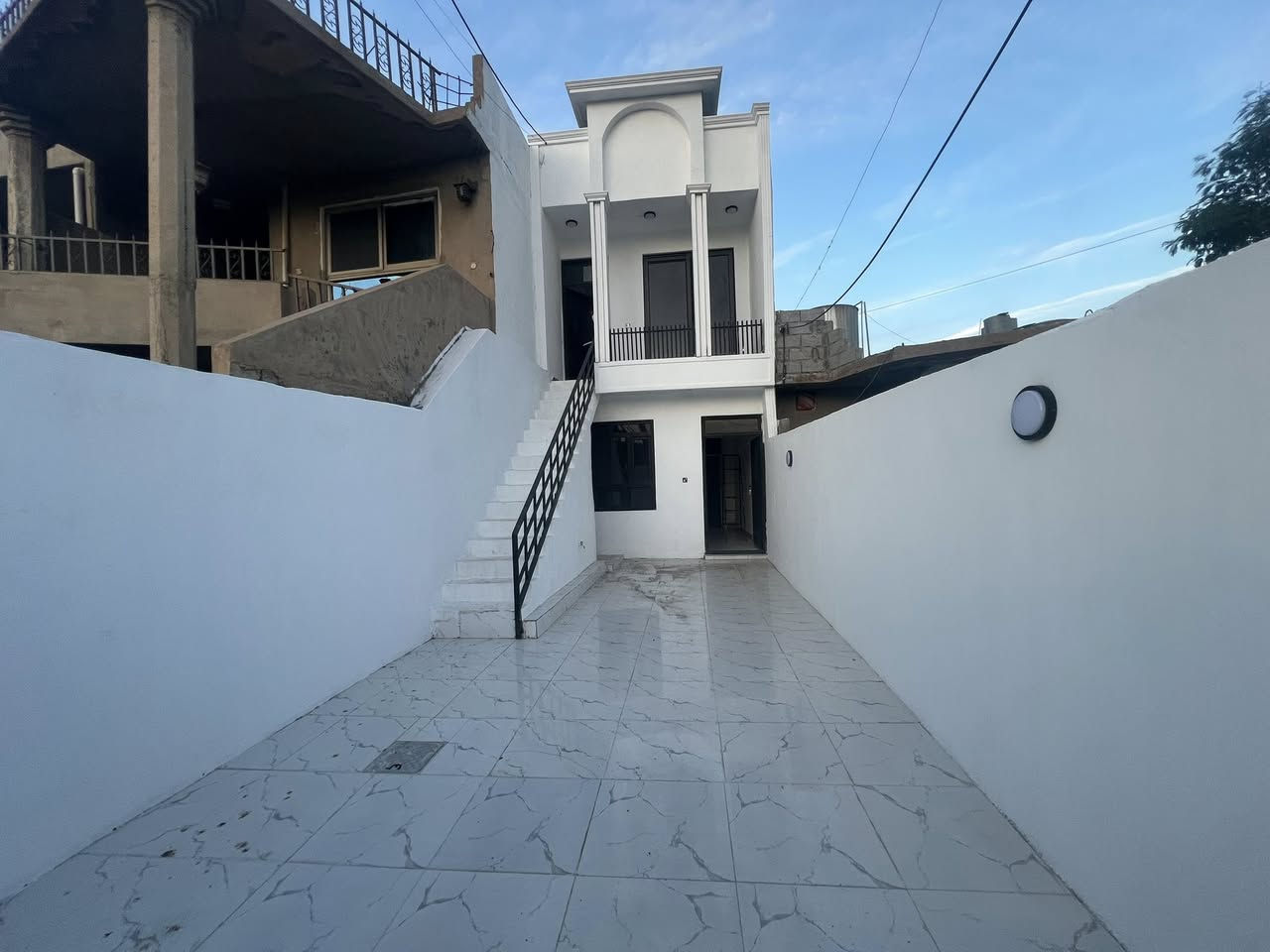 دارللبيع ١١٠ م طابقين رحيم اوة   يم مركز شباب
٢ غرفة نوم. 

***********

***********

***********
