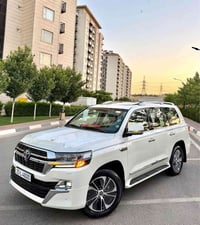 لاندكروزر GXR • ٢٠٢١ • ٤٨٠٠٠ كم
