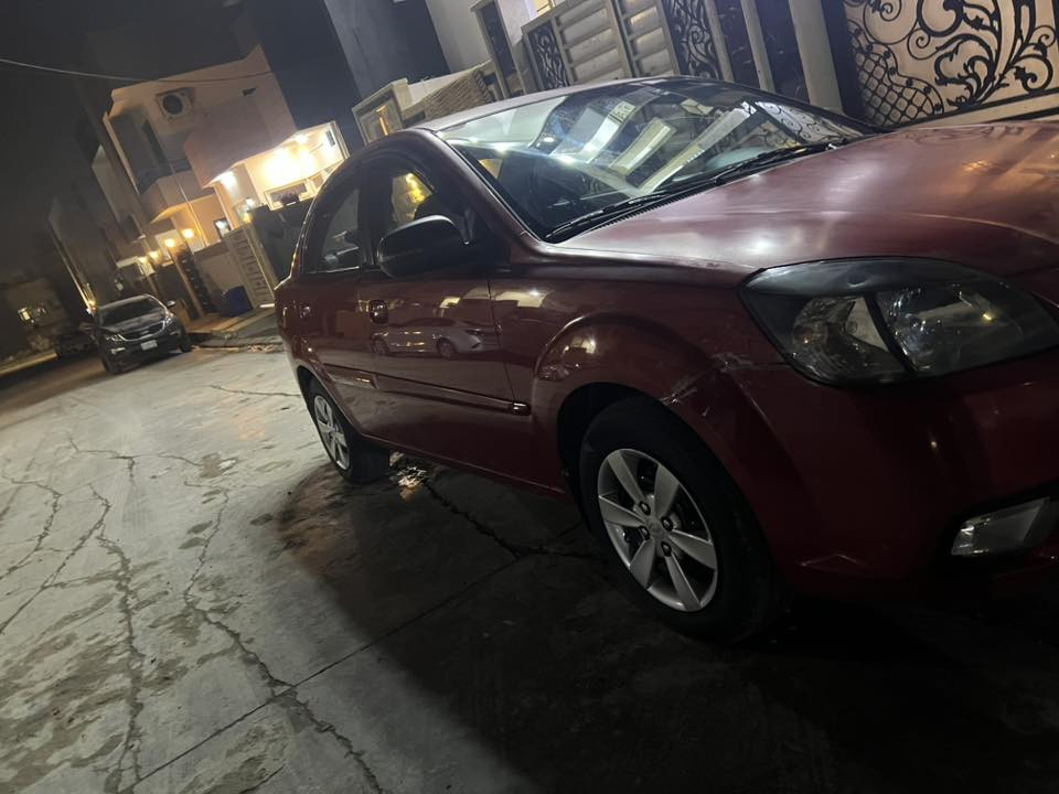 السلام عليكم بدون صبغ وبدون حادث 2011 كابون بانزين رقم اربيل سنويه الى2031 مكينه 1400 (***********)
