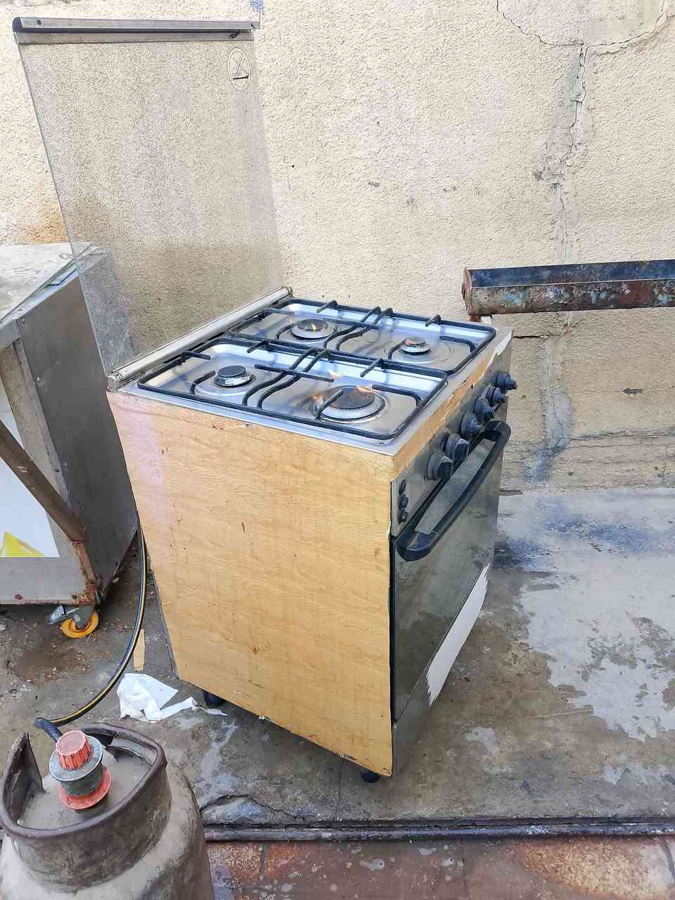 طباخ اخو لجديد للبيع شغال كامل حته لفرن يشتغل سعر125/
***********
