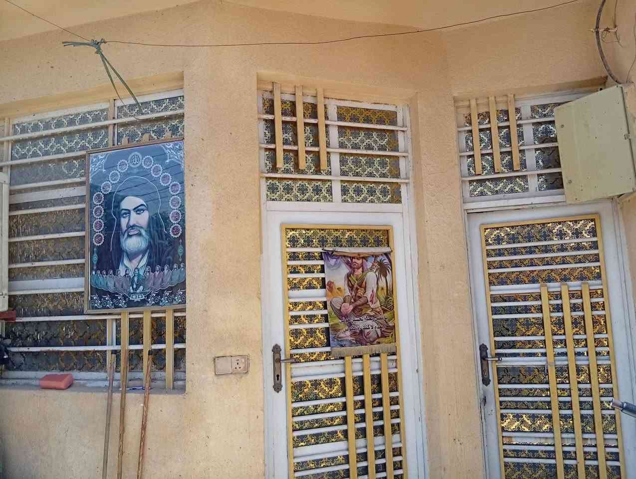 السلام عليكم دار للبيع مساحه 100 بناء حديث طابقين لطابق لثاني عوزة لبخ مكاني الكمالية حي الأمل متوفرة كافه الخدمات ماء مجاري كهرباء تبليط للاستفسار هـ ***********
