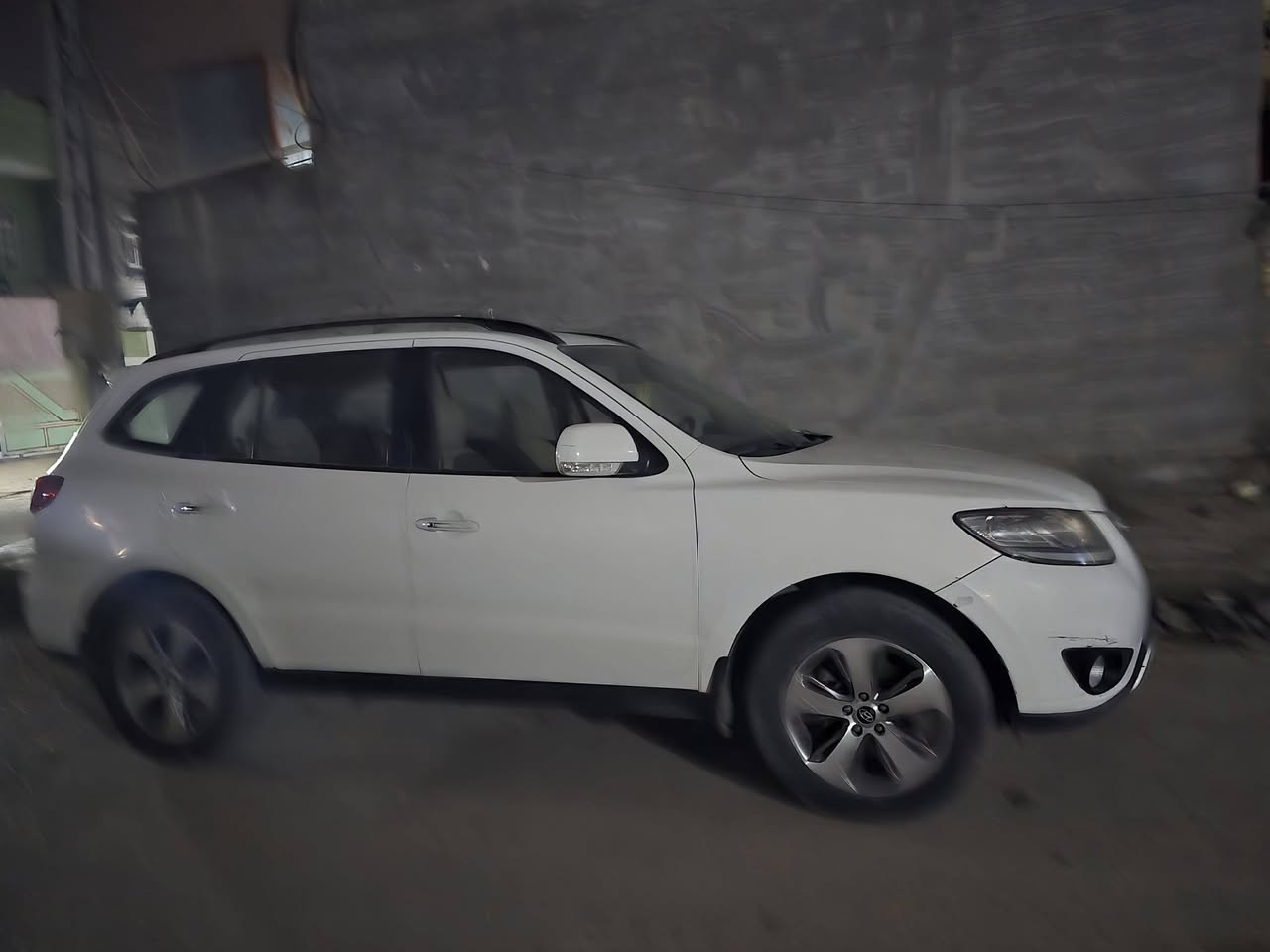 السلام عليكم
سنتافي للبيع2012 خليجي

محرك 6سلندر 3500 

نضيفة سونار حديث مكانات صبغ موضحه بالسونار.                                      بدون دواخل 

رقم بغداد 
بصمه  
مري شفط 

كرسي كهرباء ..  

ثلاجه بالجكمجه

7 راكب

فور ويل 

3قطع تبريد 

تخم تاير  جديد  كلشي جاهز

السونار مرفق مع الصور 

مكان السيارة . .ديالى  بعقوبه

السعر  163

للاستفسار  الاتصال***********
