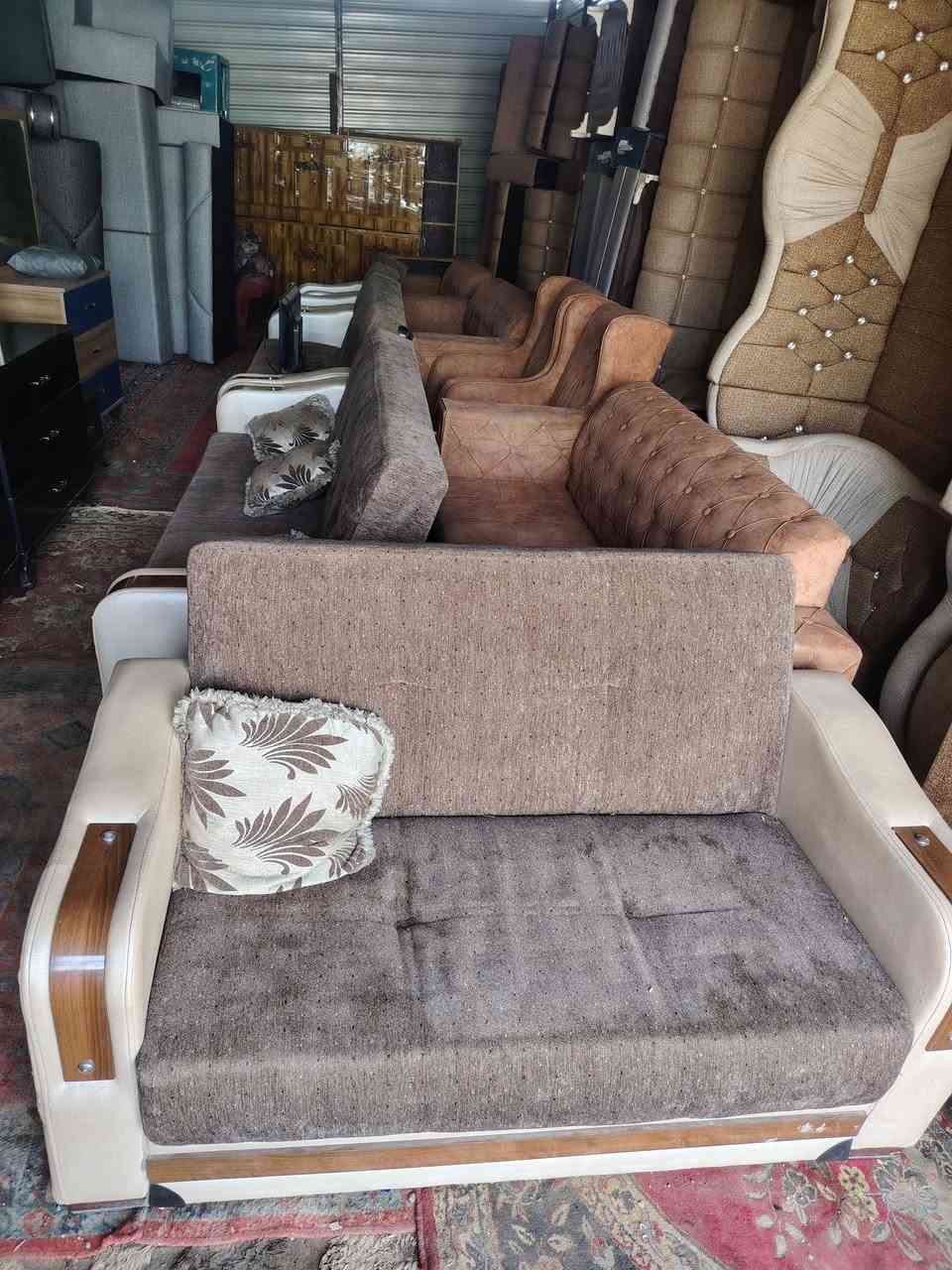 ديوان 20 مقعد نظيف بسعر مناسب للاتصال ***********
