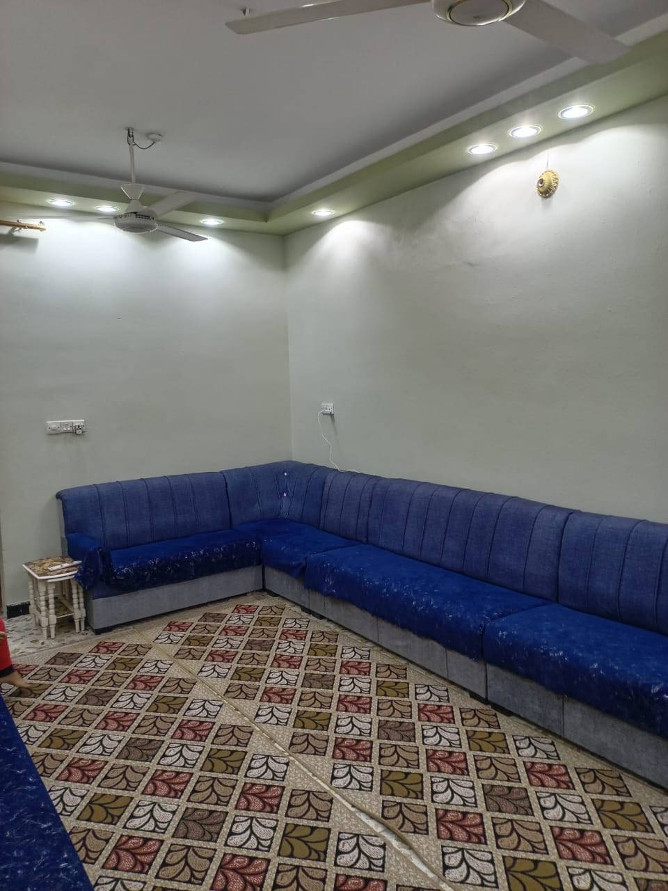 السلام عليكم
نصف قطعة للبيع طابقين 
العنوان مدينة الصدر قطاع 11 اول فرع من جهة الفلاح قريبه ع الشارع 
يحتوي الطابق الاول 
مدخل البيت وحمام خارجي
استقبال 
صاله ومطبخ وغرفة نوم 
الطابق الثاني يحتوي 
غرفتين نوم + حمام 
البيت كامل مابي اي نقص
معروضه ب160
للاستفسار الاتصال على يوجد واتساب 

‭0770 508 9786‬
