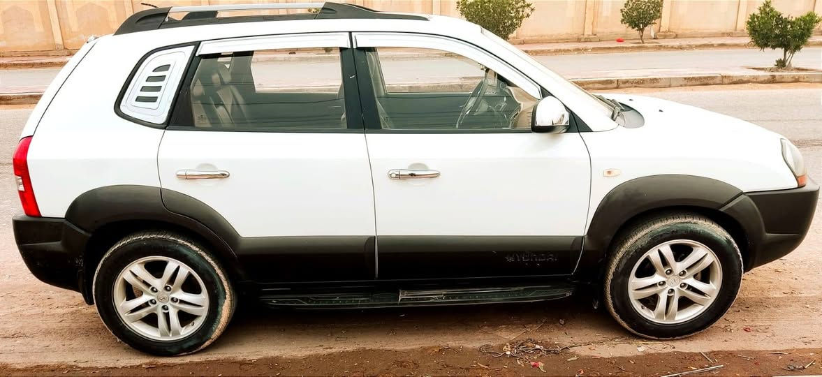 توسان موديل 2009 السيارة كفالة عامة والسنوية مابيهة شي لل2028
(كلين تايتل) 4 سلندر محرك 2400 
تبريد ثلج والحدادية جديدة 
السيارة بيهة منظومة غاز ايطالي اصلي 
السيارة بلاد وماشية بعدادهة اصلي 190 الف 
والسيارة باسمي ورقم بغداد 
السعر : 140 وبيها مجال للشراي 
مكاني النجف الرقم :***********
