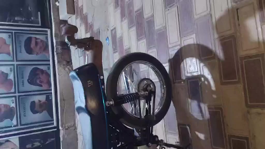 سلام عليكم شباب دراجه شاصي26 سكنر وتعميره 26 مكينه سيجي بعدهي ماساحكهه  وهذا الرقم واتصل وبيك خير وتدلل
***********
