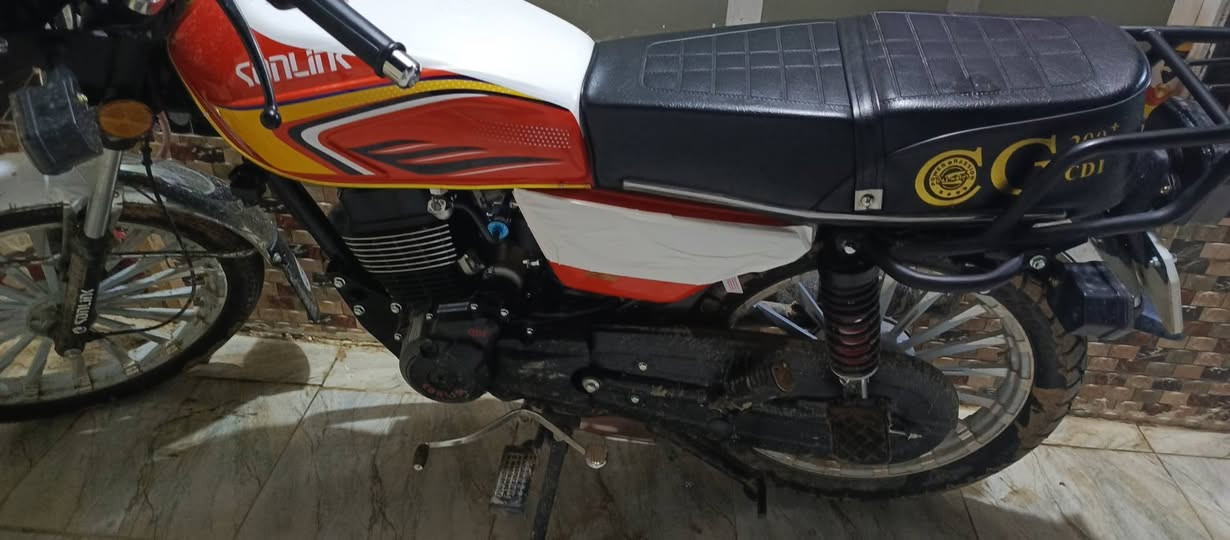 السلام عليكم دراجه للبيع سيفان سونك 25 برتقالي اللون لون المحرك اسود ضاغطه وزنجيل  المحرك 200  جديد مصالئ شهر من مستخدم  شاشه لمس + التشغيل عن بعد العنوان بعقوبة الهويدر السعر خاص ادخل ودال ***********
