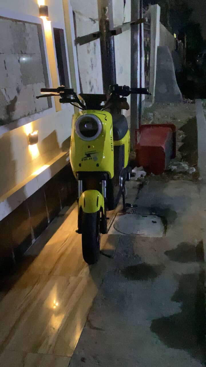 سلام عليكم 
دراجة شحن R9
موديل2025
مواصفات
نظام رجوع الى الخلف
دبل اشاره لايت عالي و ناصي
بطاريات فول شحن ماداخله تصليح ابد مكفوله *********** السعر ٤٠٠
